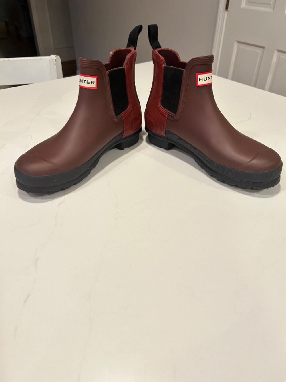 Hunter Commando Chelsea Boots for Women, Size 8- Muted Berry & Black - Picture 2 of 7